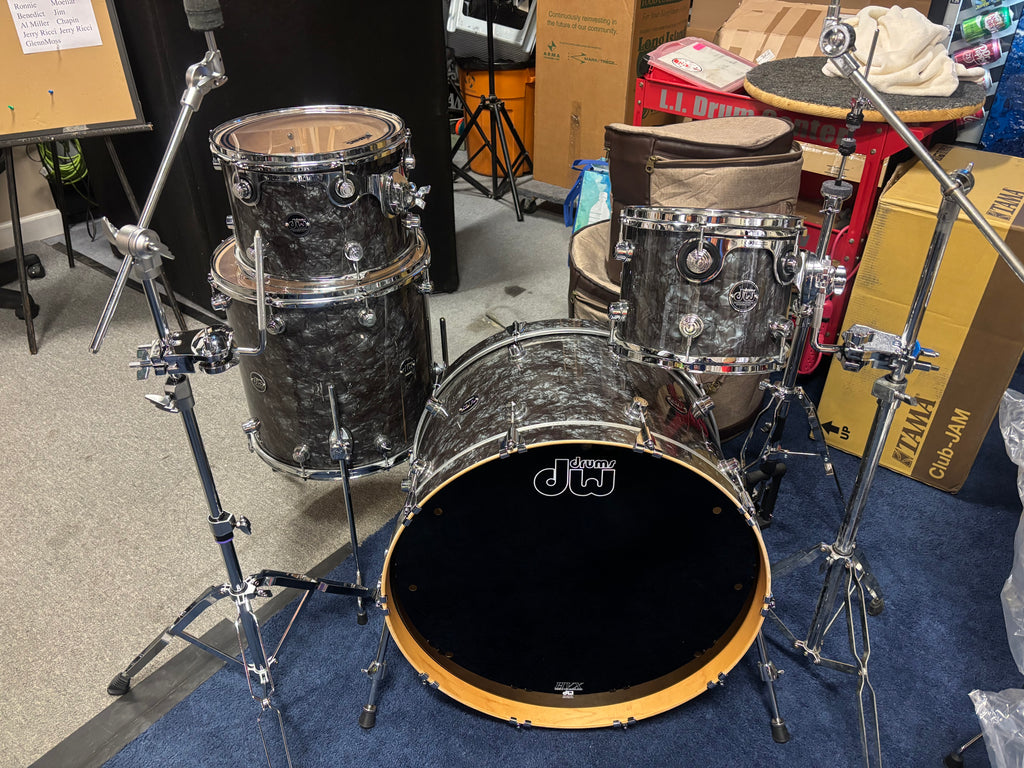 DW Performance Series 4 piece drum set/holders