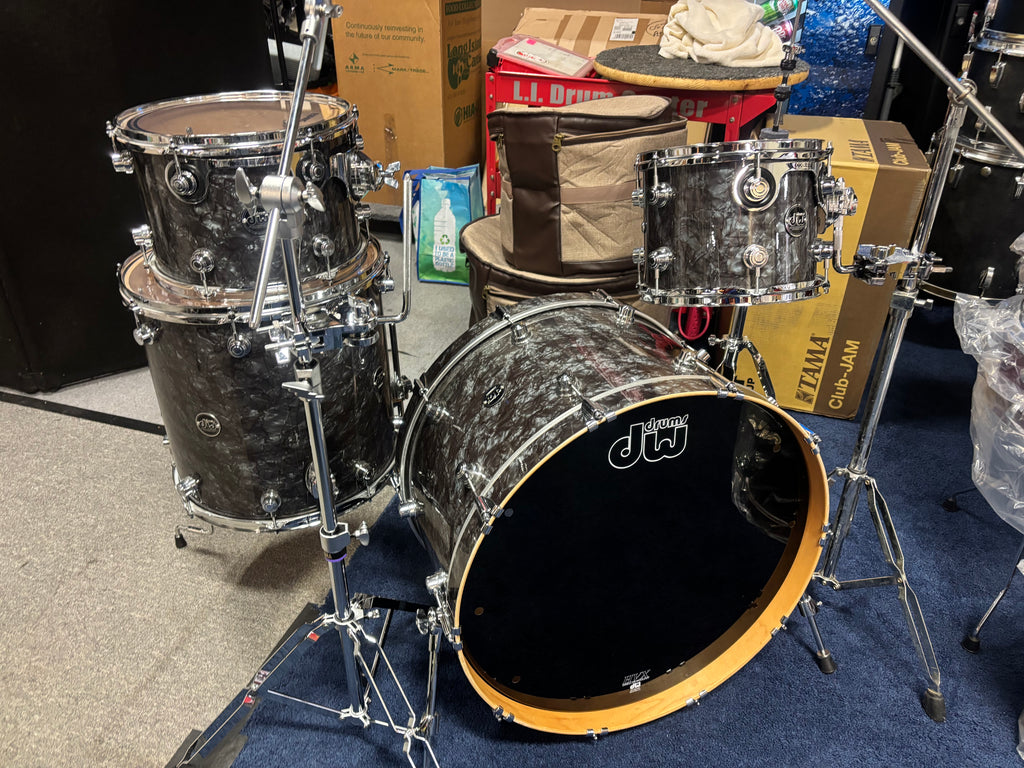 DW Performance Series 4 piece drum set/holders