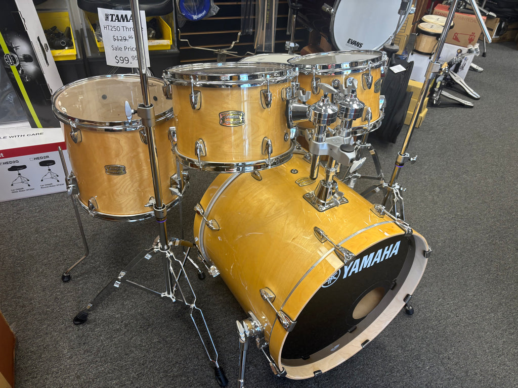 Yamaha new demo 5 piece with hardware