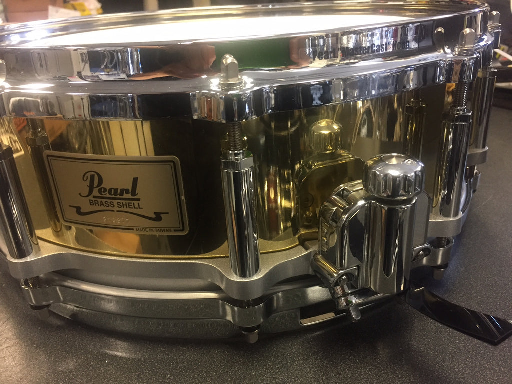 Pearl 5 1/2x14 freefloating brass snare drum