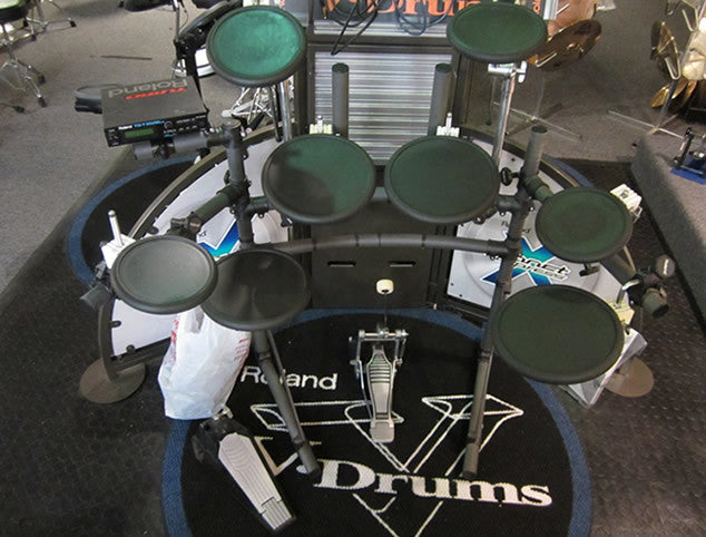 Roland TD-7 Electronic Drum Set with Yamaha Single Pedal